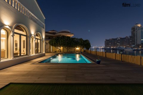 Villa en Palm Jumeirah, Dubai, 6 dormitorios, 1393.2 m², № 93388 - foto 18