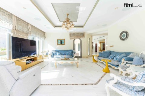 Villa en Palm Jumeirah, Dubai, 6 dormitorios, 1393.2 m², № 93388 - foto 5