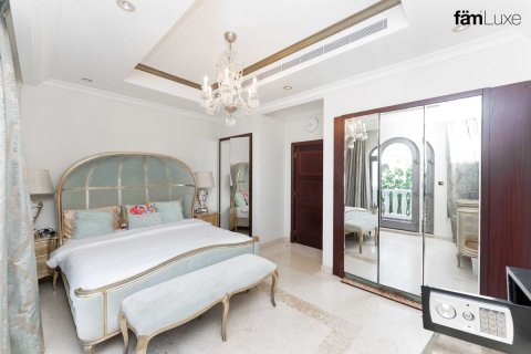 Villa en Palm Jumeirah, Dubai, 6 dormitorios, 1393.2 m², № 93388 - foto 12