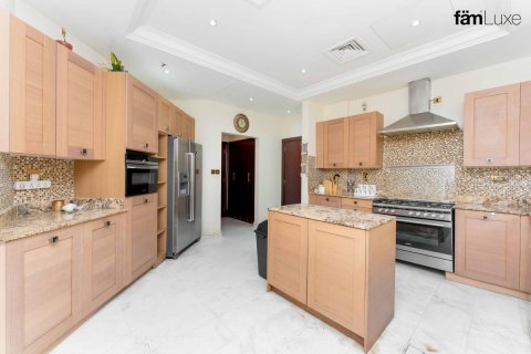 Villa en Palm Jumeirah, Dubai, 6 dormitorios, 1393.2 m², № 93388 - foto 3