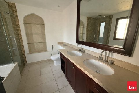 Apartment in Old Town, Dubai 2 bedrooms, 128.5 sq.m. № 89336 - photo 7