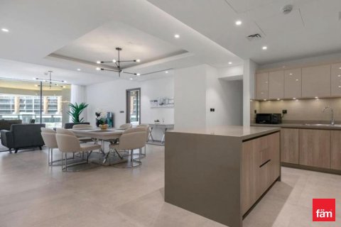 Снять в аренду квартиру в Дубае: 3 спальни, 177.8м², № 85779 - фото 7