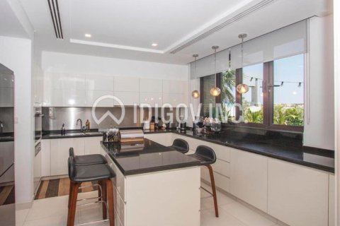 Снять в аренду виллу в DAMAC Hills (Akoya by DAMAC), Дубай: 4 спальни, 388м², № 49825 - фото 13