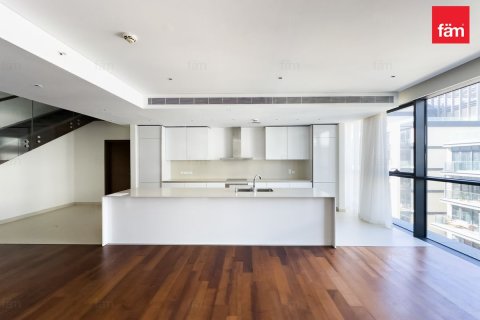 Снять в аренду квартиру в Аль-Васле, Дубай: 4 спальни, 272.7м², № 90659 - фото 4