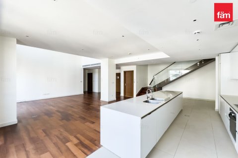 Снять в аренду квартиру в Аль-Васле, Дубай: 4 спальни, 272.7м², № 90659 - фото 2