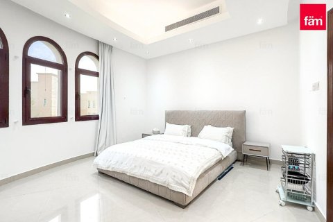 Villa en Dubai, 7 dormitorios, 1723.7 m², № 90669 - foto 3