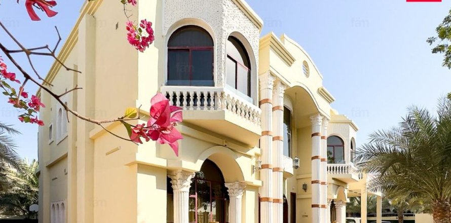 Villa en Dubai, 7 dormitorios, 1723.7 m², № 90669