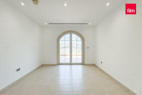 Villa in Dubai 5 bedrooms, 849 sq.m. № 58822 - photo 6