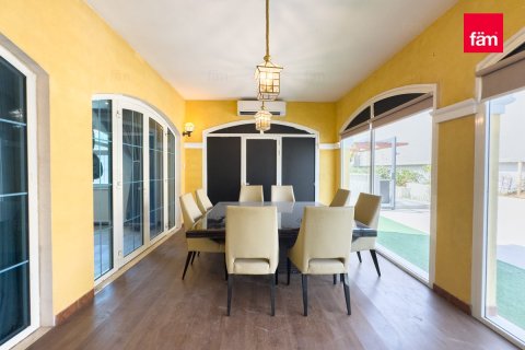 Villa in Dubai 5 bedrooms, 849 sq.m. № 58822 - photo 9