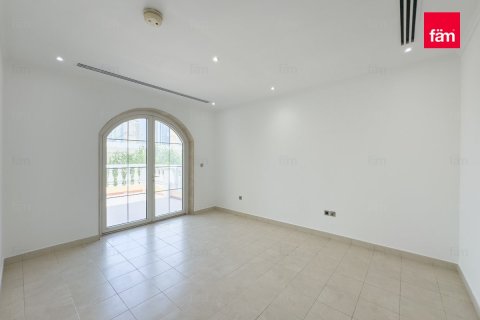 Villa in Dubai 5 bedrooms, 849 sq.m. № 58822 - photo 7