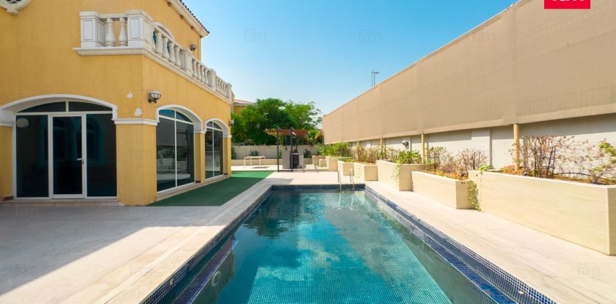 Villa in Dubai 5 bedrooms, 849 sq.m. № 58822