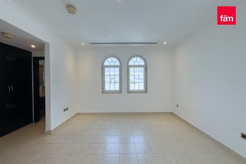 Villa in Dubai 5 bedrooms, 849 sq.m. № 58822 - photo 28