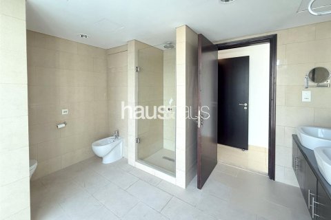 Apartment in Jumeirah Lake Towers, Dubai 2 bedrooms, 141 sq.m. № 43558 - photo 10
