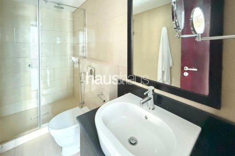 Apartment in Jumeirah Lake Towers, Dubai 2 bedrooms, 141 sq.m. № 43558 - photo 13