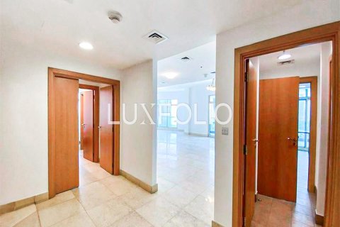 Apartment in Dubai Marina, Dubai 3 bedrooms, 245 sq.m. № 45461 - photo 12