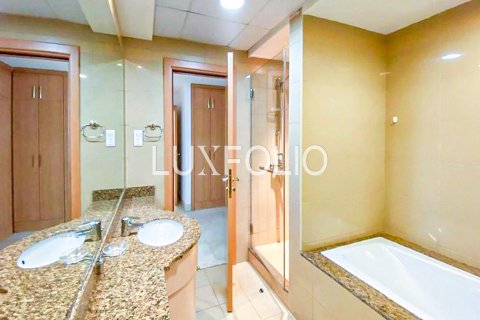 Apartment in Dubai Marina, Dubai 3 bedrooms, 245 sq.m. № 45461 - photo 16