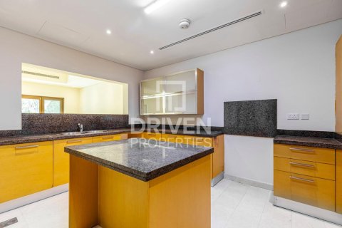 Villa in Al Furjan, Dubai 3 bedrooms, 224 sq.m. № 66653 - photo 12