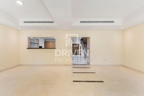 Villa in Al Furjan, Dubai 3 bedrooms, 224 sq.m. № 66653 - photo 2