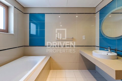 Villa in Al Furjan, Dubai 3 bedrooms, 224 sq.m. № 66653 - photo 16