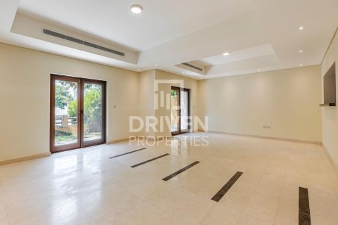 Villa in Al Furjan, Dubai 3 bedrooms, 224 sq.m. № 66653 - photo 3