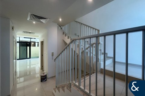 Снять в аренду виллу в DAMAC Hills (Akoya by DAMAC), Дубай: 3 спальни, 190м², № 76802 - фото 2