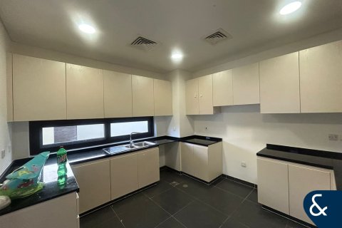 Снять в аренду виллу в DAMAC Hills (Akoya by DAMAC), Дубай: 3 спальни, 190м², № 76802 - фото 3