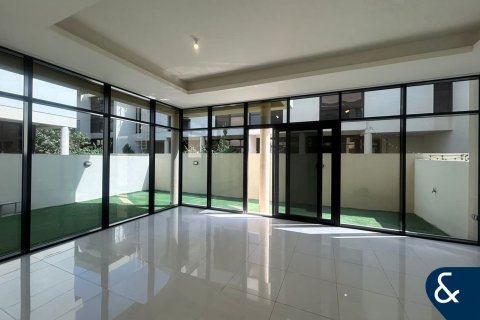 Снять в аренду виллу в DAMAC Hills (Akoya by DAMAC), Дубай: 3 спальни, 190м², № 76802 - фото 5