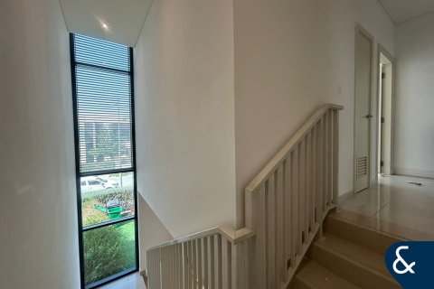 Снять в аренду виллу в DAMAC Hills (Akoya by DAMAC), Дубай: 3 спальни, 190м², № 76802 - фото 13