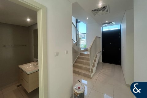 Снять в аренду виллу в DAMAC Hills (Akoya by DAMAC), Дубай: 3 спальни, 190м², № 76802 - фото 10