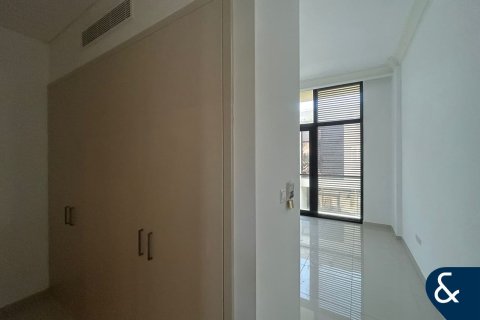 Снять в аренду виллу в DAMAC Hills (Akoya by DAMAC), Дубай: 3 спальни, 190м², № 76802 - фото 17