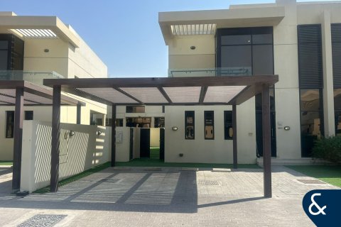 Снять в аренду виллу в DAMAC Hills (Akoya by DAMAC), Дубай: 3 спальни, 190м², № 76802 - фото 1