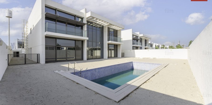 Villa à Dubai, 6 chambres, 1125 m², № 76822