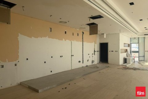 Tienda en Al Barsha, Dubai, 197.1 m², № 83529 - foto 2