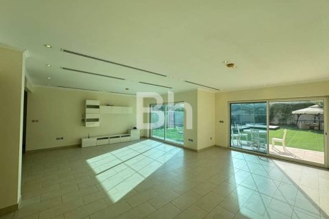 Villa in Jumeirah Park, Dubai 4 bedrooms, 1075 sq.m. № 57915 - photo 5