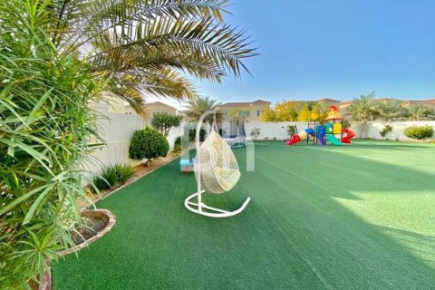 Villa in Jumeirah Park, Dubai 4 bedrooms, 1075 sq.m. № 57915 - photo 15