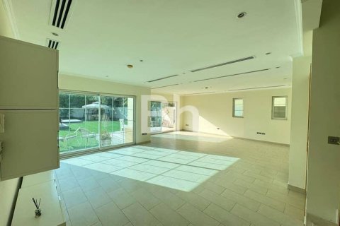 Villa in Jumeirah Park, Dubai 4 bedrooms, 1075 sq.m. № 57915 - photo 4