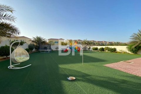 Villa in Jumeirah Park, Dubai 4 bedrooms, 1075 sq.m. № 57915 - photo 16