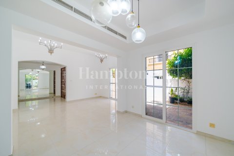 Townhouse in Arabian Ranches 2, Dubai 4 bedrooms, 350.39945801 sq.m. № 111974 - photo 17