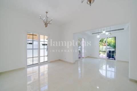 Townhouse in Arabian Ranches 2, Dubai 4 bedrooms, 350.39945801 sq.m. № 111974 - photo 4