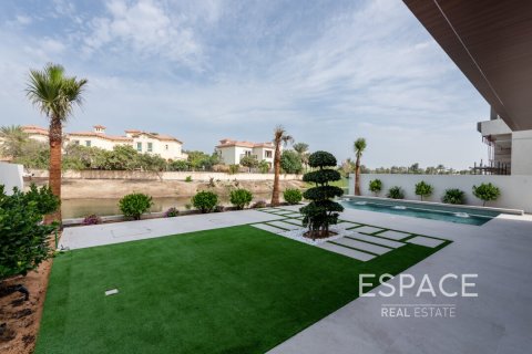 Villa in Jumeirah Park, Dubai 5 bedrooms, 632 sq.m. № 62339 - photo 19