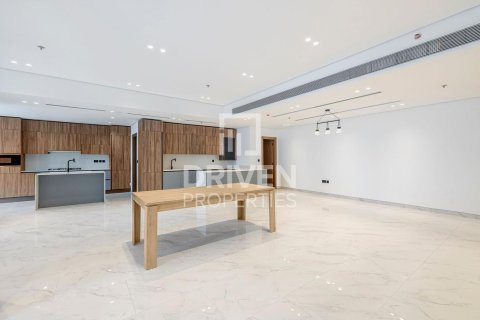 Apartment in Business Bay, Dubai 3 bedrooms, 245 sq.m. № 87367 - photo 1