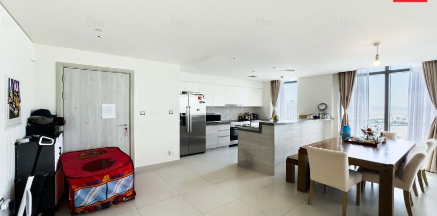 Квартира в Дубае, 3 спальни, 170.8м², № 13930