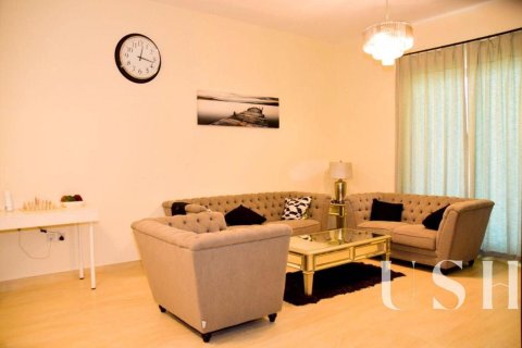 Apartment in Al Furjan, Dubai 3 bedrooms, 159 sq.m. № 39725 - photo 1