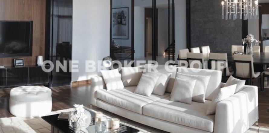 Villa en Picadilly Green, Dubai, 6 dormitorios, 762.1 m², № 648