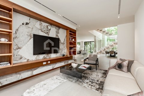 Villa in Jumeirah Islands, Dubai 5 bedrooms, 571 sq.m. № 135295 - photo 19