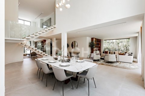 Villa in Jumeirah Islands, Dubai 5 bedrooms, 571 sq.m. № 135295 - photo 28