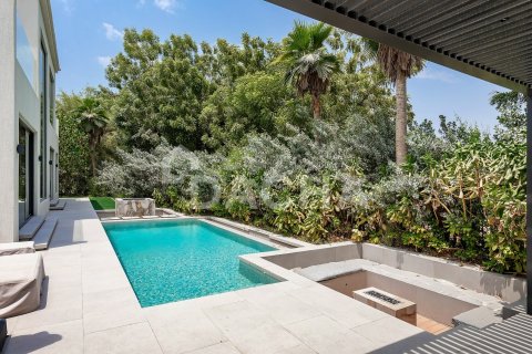 Villa in Jumeirah Islands, Dubai 5 bedrooms, 571 sq.m. № 135295 - photo 4