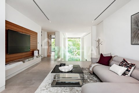 Villa in Jumeirah Islands, Dubai 5 bedrooms, 571 sq.m. № 135295 - photo 14