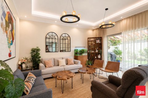 Villa in Dubai 4 bedrooms, 214.3 sq.m. № 114275