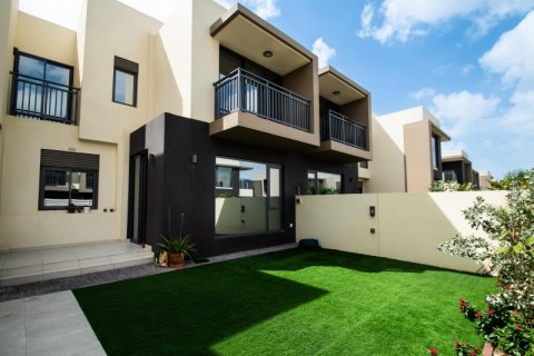 Снять в аренду виллу в Дубай Хилс Эстейт, Дубай: 3 спальни, 193.8м², № 77261 - фото 17